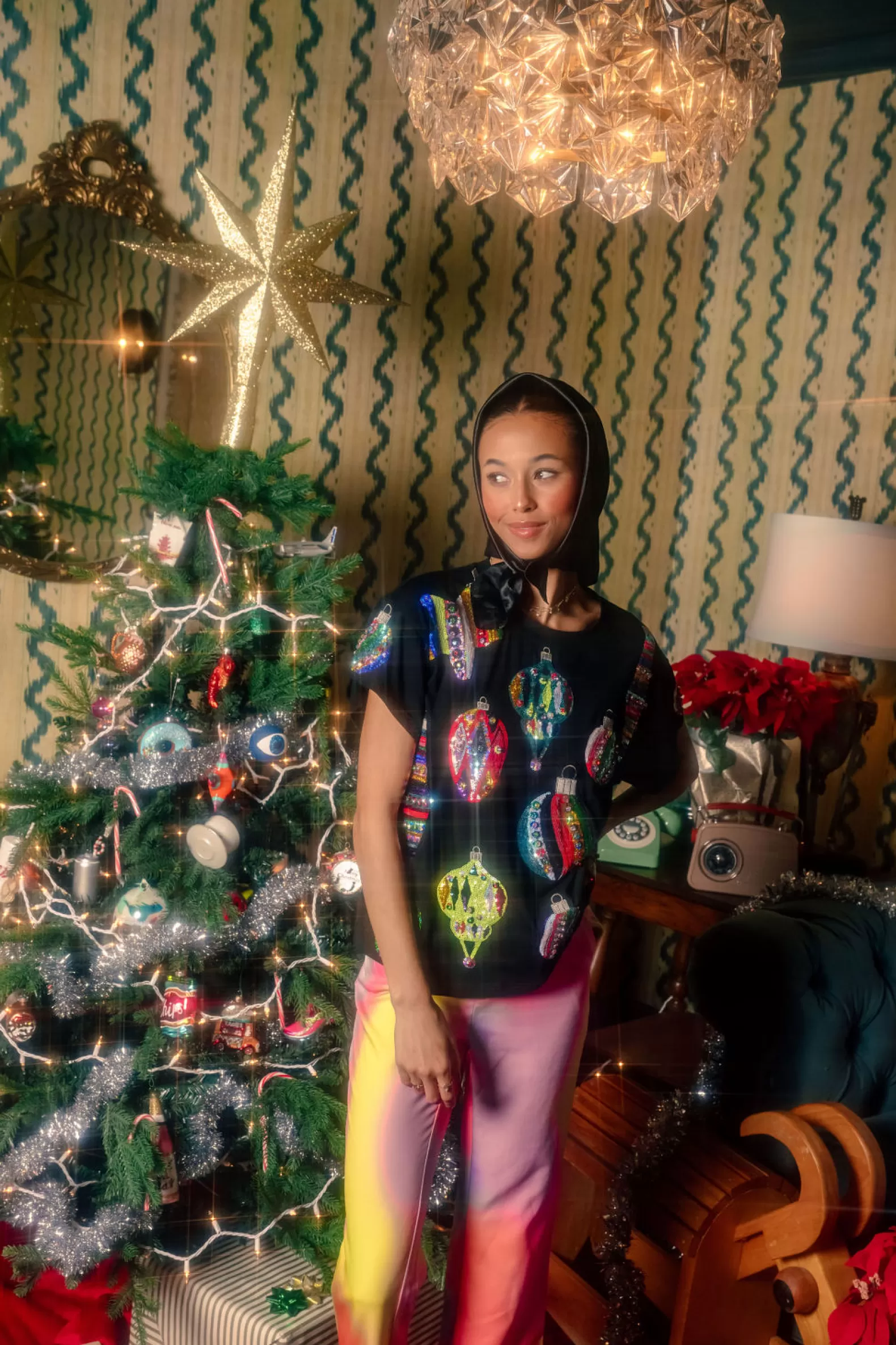 Queen of Sparkles Tees<Multi Color Ornaments Tee Black