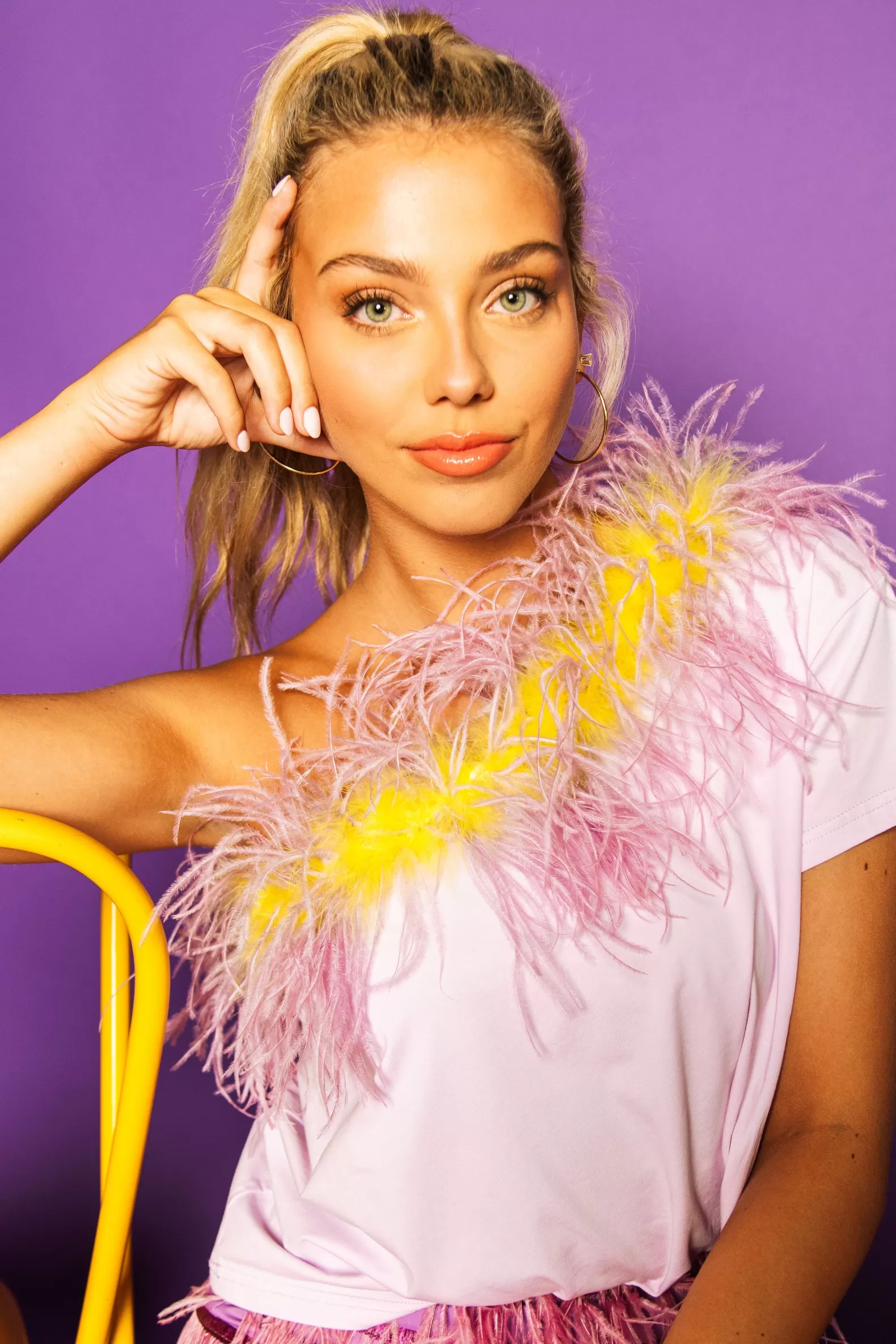Queen of Sparkles Tees<Lavender & Yellow One Shoulder Feather Tee White