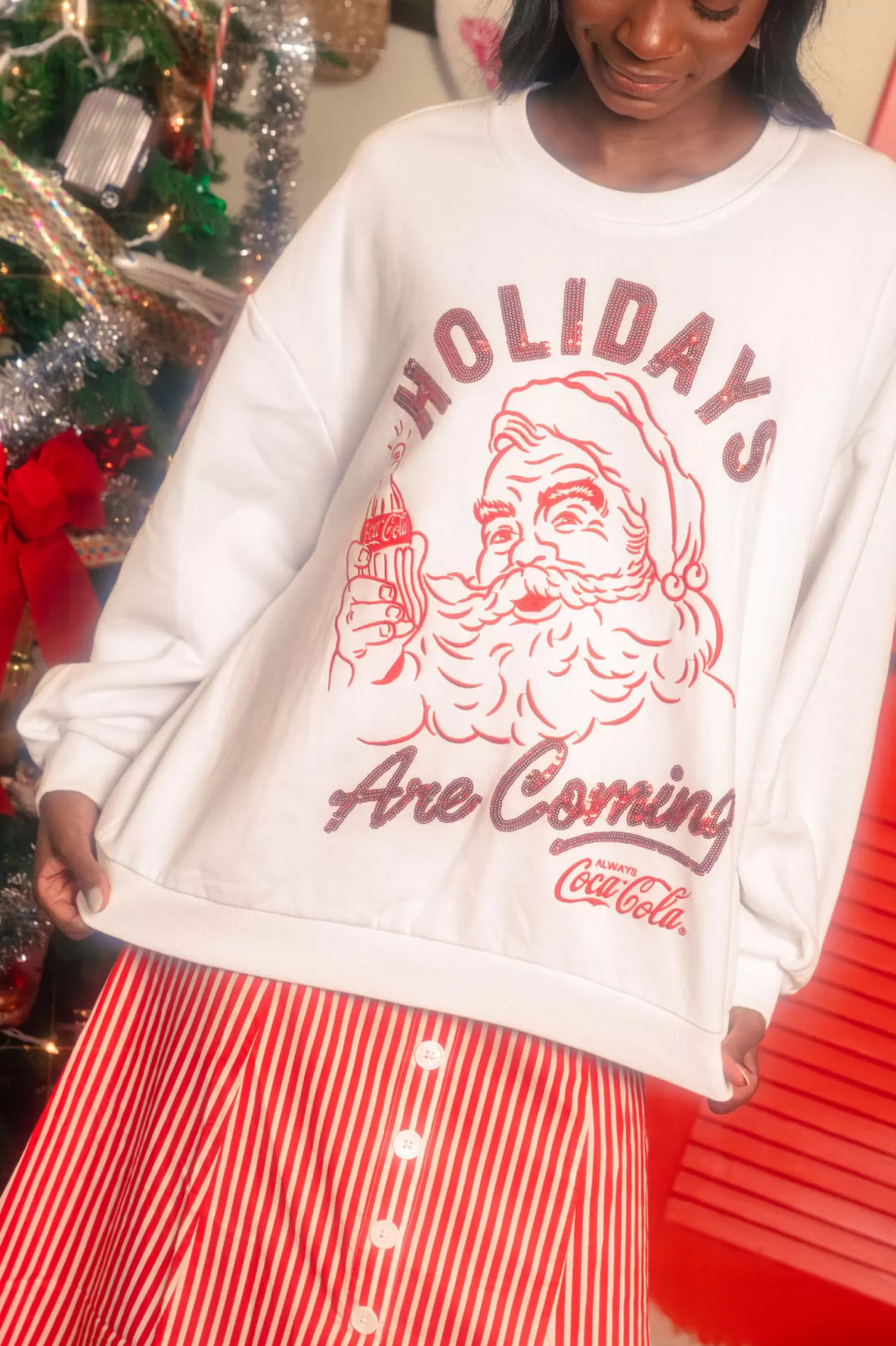 Queen of Sparkles Sweatshirts<Licensed- & Red 'Holidays Are Coming' Santa Coca-Cola Sweatshirt White