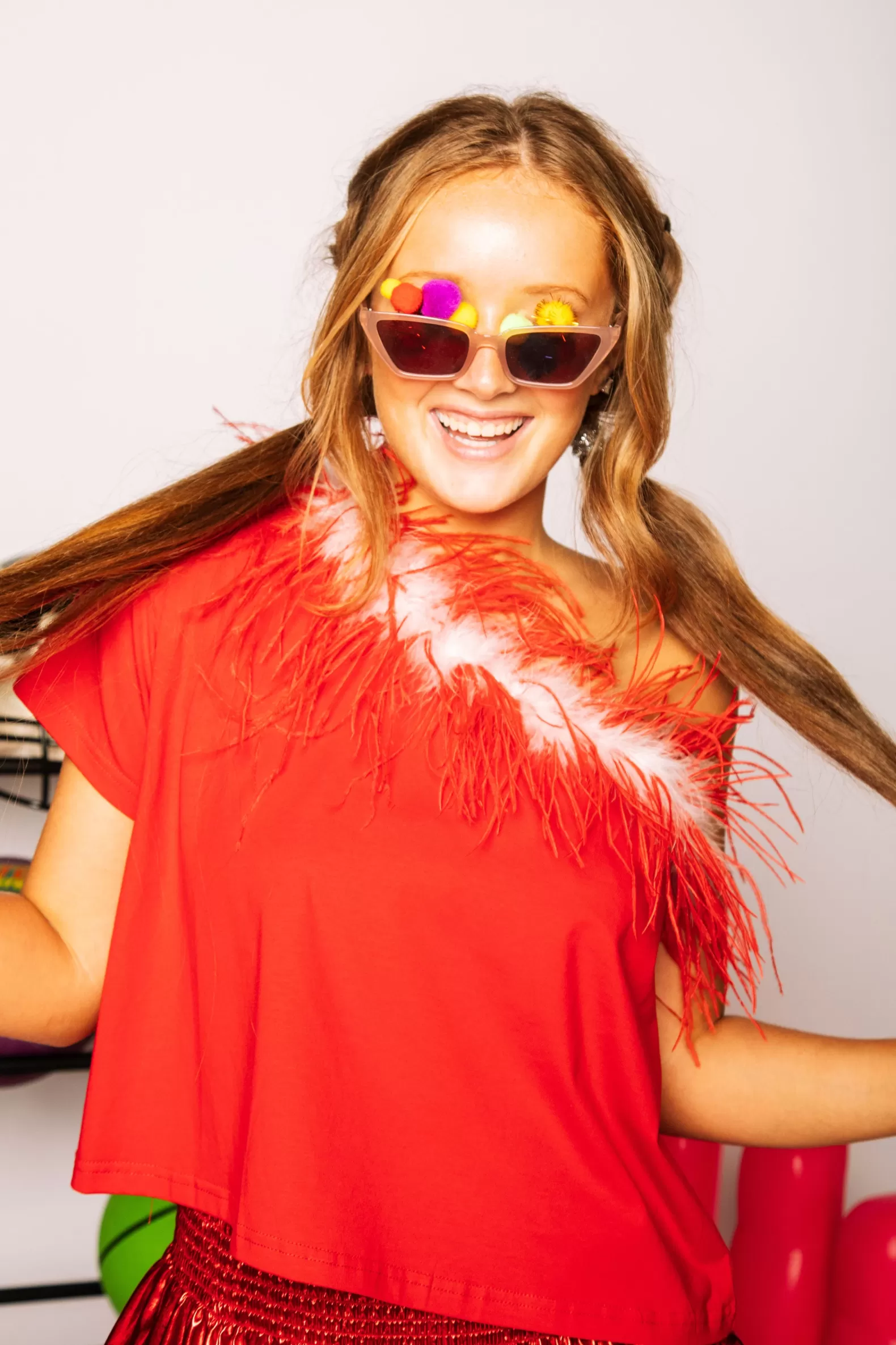 Queen of Sparkles Tees<& White One Shoulder Feather Tee Red